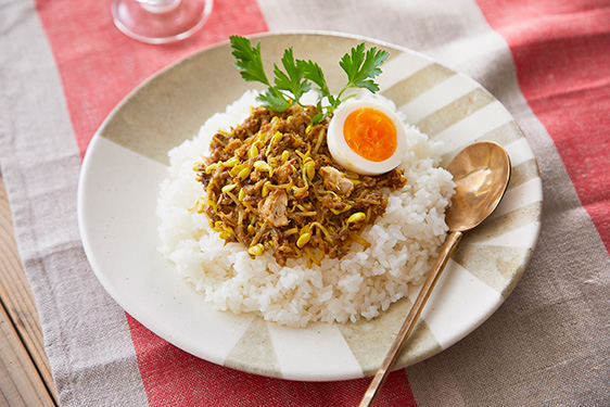 小粒大豆もやしとサバ缶のドライカレー風