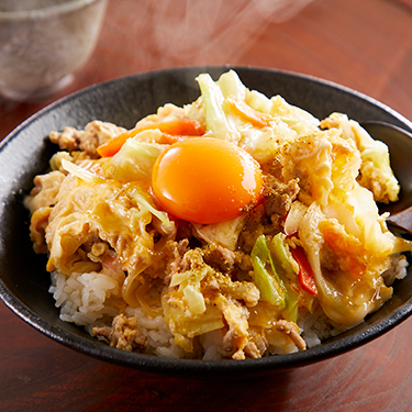 ひき肉とカット野菜のとろたま丼