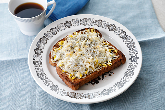 小粒大豆もやしとしらすのチーズトースト