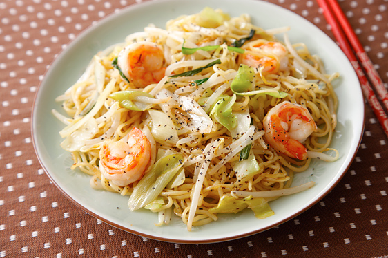 カット野菜でねぎ塩焼きそば