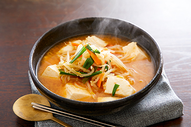 カット野菜と豆腐のレンジでみそチゲ風