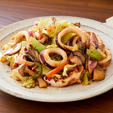 イカとカット野菜の塩麴バター醤油炒め